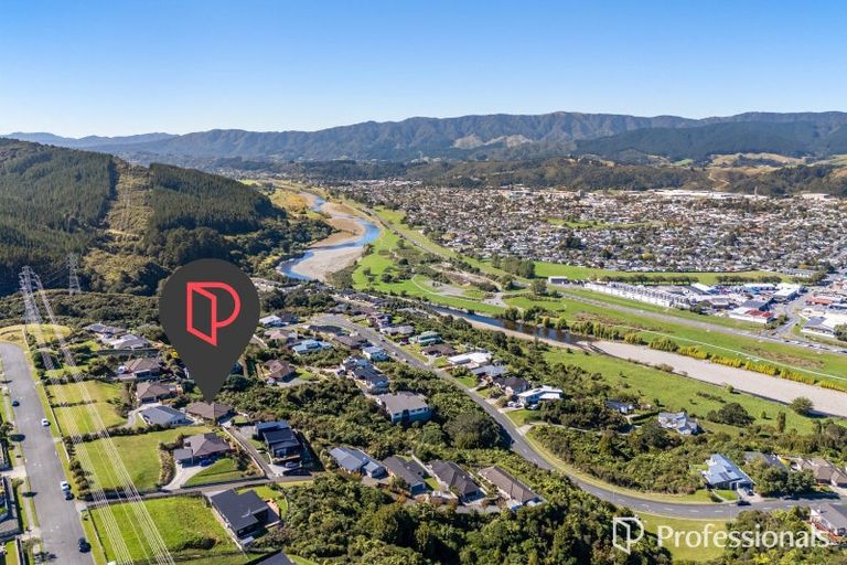 Photo of property in 35 Percy Kinsman Crescent, Riverstone Terraces, Upper Hutt, 5018
