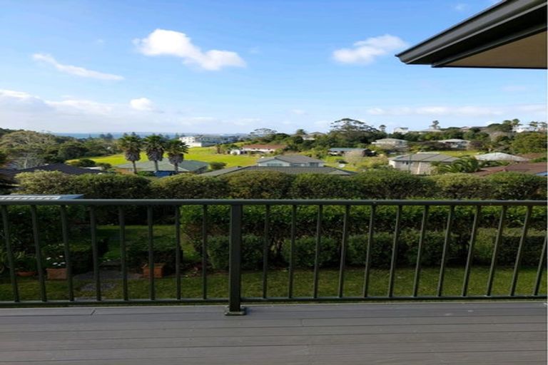 Photo of property in 54 Roberta Crescent, Orewa, 0931