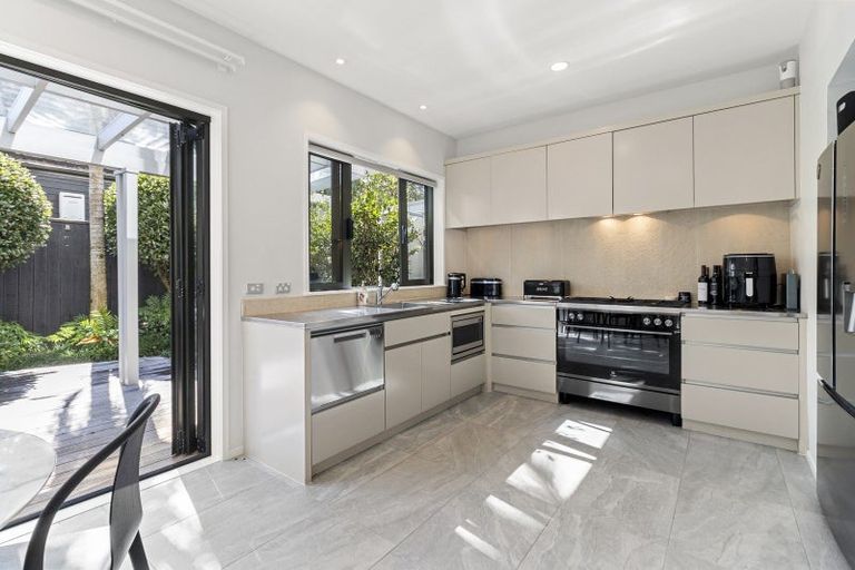 Photo of property in 4/5 Hepburn Street, Freemans Bay, Auckland, 1011