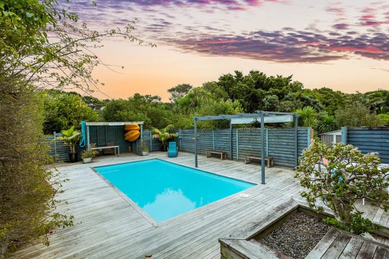 Photo of property in 20 Glen Marine Parade, Glendene, Auckland, 0602