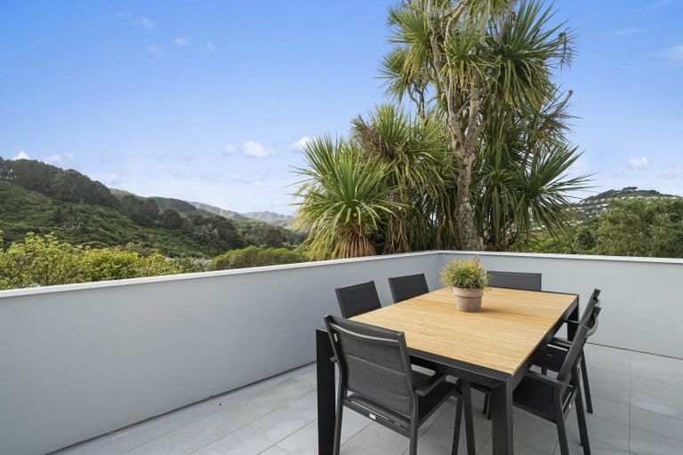 Photo of property in 22 Homewood Crescent, Karori, Wellington, 6012