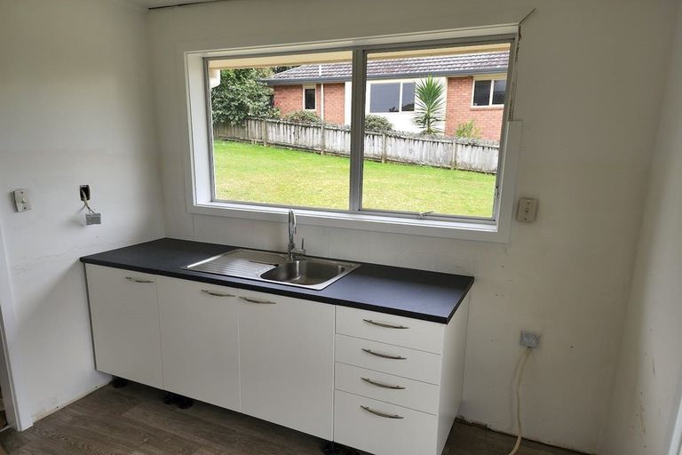 Photo of property in 1/22 La Perouse Street, Botany Downs, Auckland, 2010