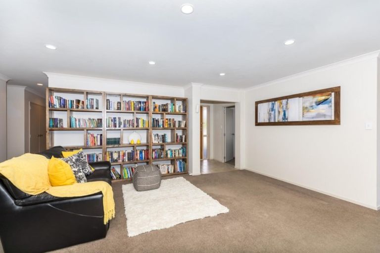 Photo of property in 2 Cabernet Close, Rototuna, Hamilton, 3210