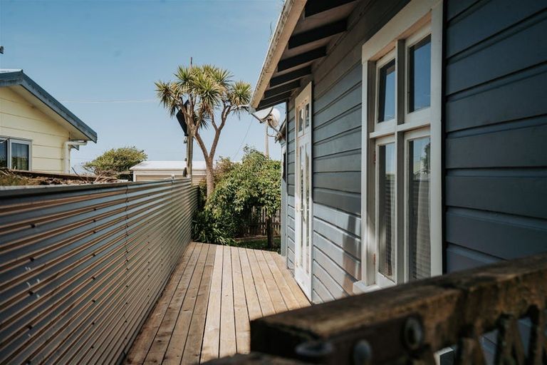 Photo of property in 14 Moana Street, Kaka Point, 9271