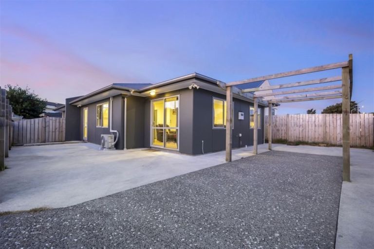 Photo of property in 12 Whitehouse Road, Titahi Bay, Porirua, 5022