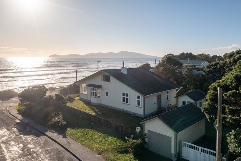 Photo of property in 82 The Parade, Paekakariki, 5034