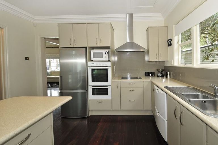 Photo of property in 18 Nikau Street, Eastbourne, Lower Hutt, 5013