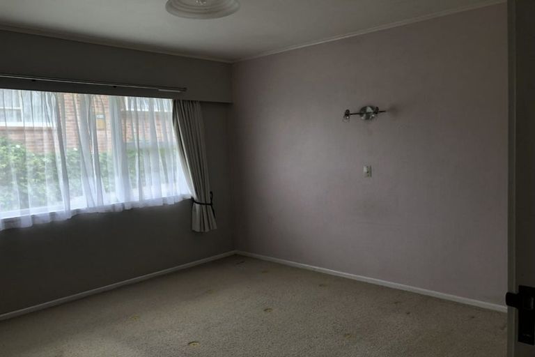 Photo of property in 1/13 Brouder Place, Hillpark, Auckland, 2102