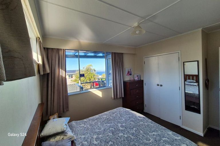 Photo of property in 17 Maple Grove, Maungaraki, Lower Hutt, 5010