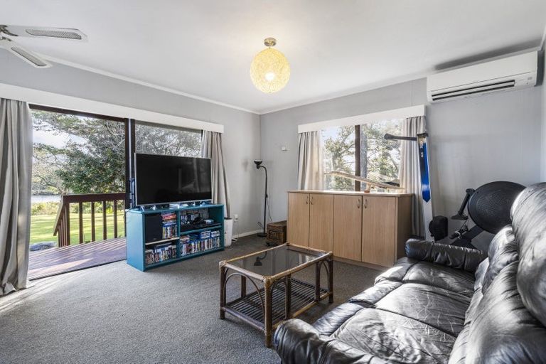 Photo of property in 58 Cobham Crescent, Kelston, Auckland, 0602