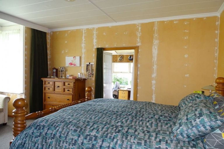 Photo of property in 2 Weraroa Road, Levin, 5510