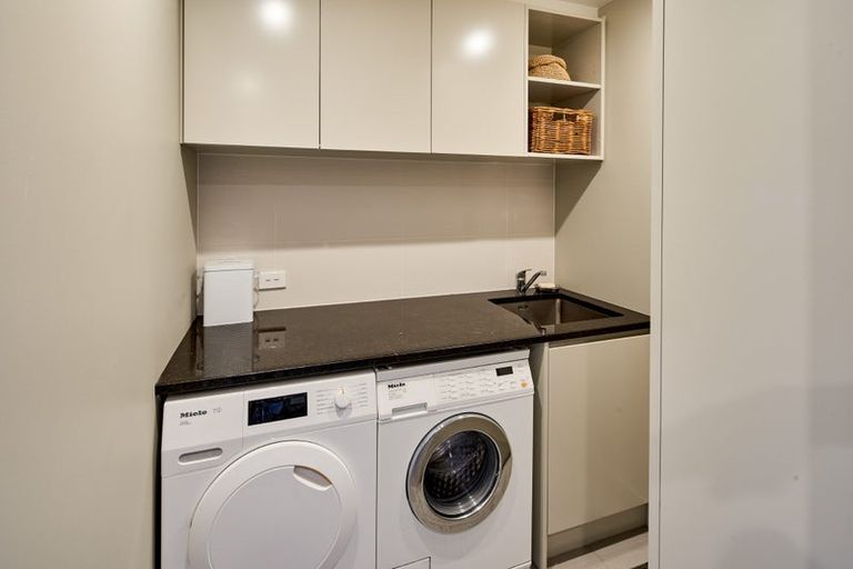 Photo of property in Clyde Quay Wharf, 2b/6 Clyde Quay Wharf, Te Aro, Wellington, 6011