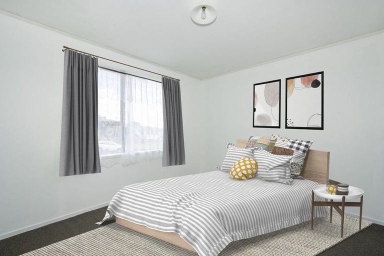 Photo of property in 28 Beauchamp Drive, Massey, Auckland, 0614