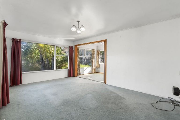 Photo of property in 92 Stottholm Road, Titirangi, Auckland, 0604