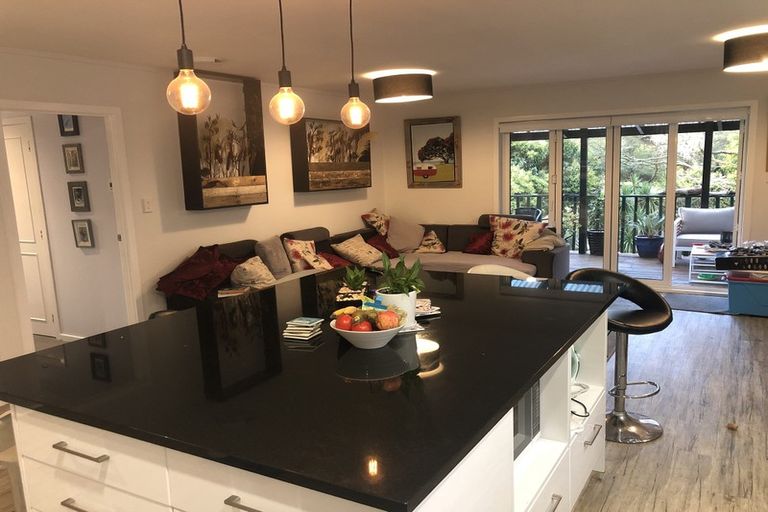 Photo of property in 40 Tamahere Drive, Glenfield, Auckland, 0629