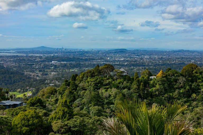 Photo of property in 922 West Coast Road, Waiatarua, Auckland, 0604