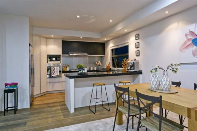 Photo of property in 158b East Coast Road, Forrest Hill, Auckland, 0620