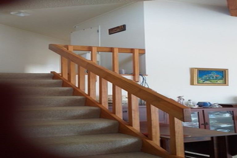 Photo of property in 2b Sunhaven Drive, Newlands, Wellington, 6037