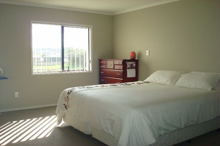Photo of property in 3 Vicente Place, Oteha, Auckland, 0632