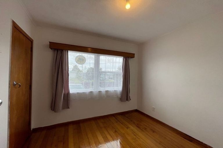 Photo of property in 8 Albert Road, Kelston, Auckland, 0602