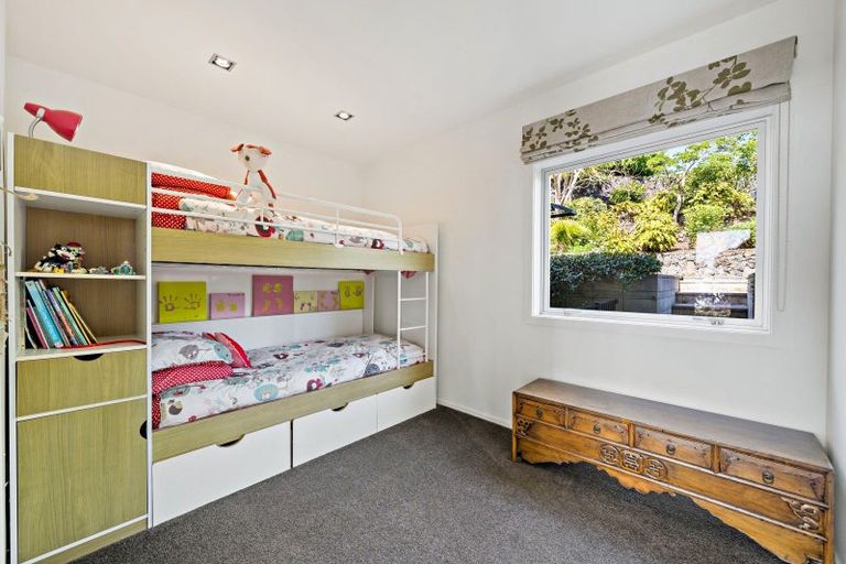 Photo of property in 33 Chelverton Terrace, Red Beach, 0932