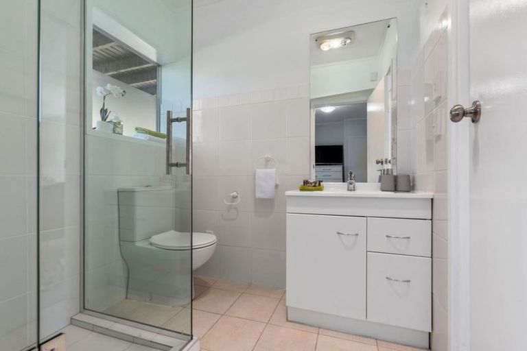 Photo of property in 1/3 Bronwyn Place, Torbay, Auckland, 0630