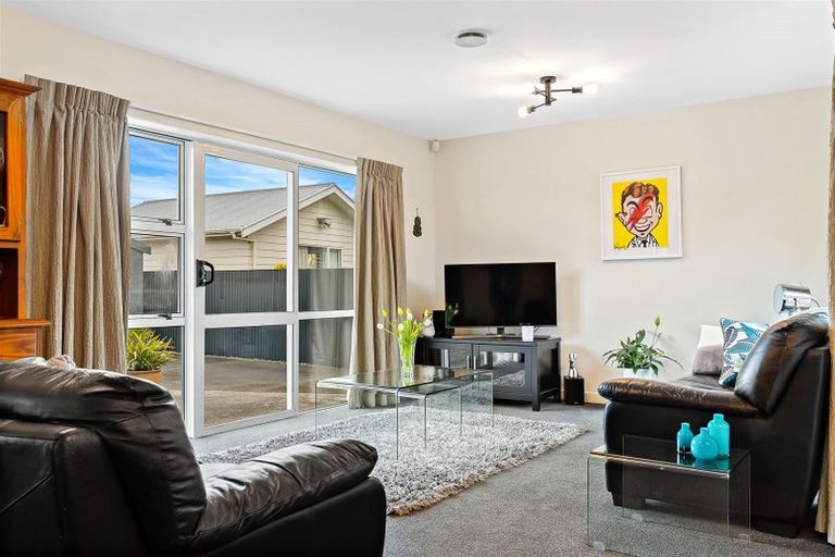 Photo of property in 61 Liverton Crescent, Bishopdale, Christchurch, 8053