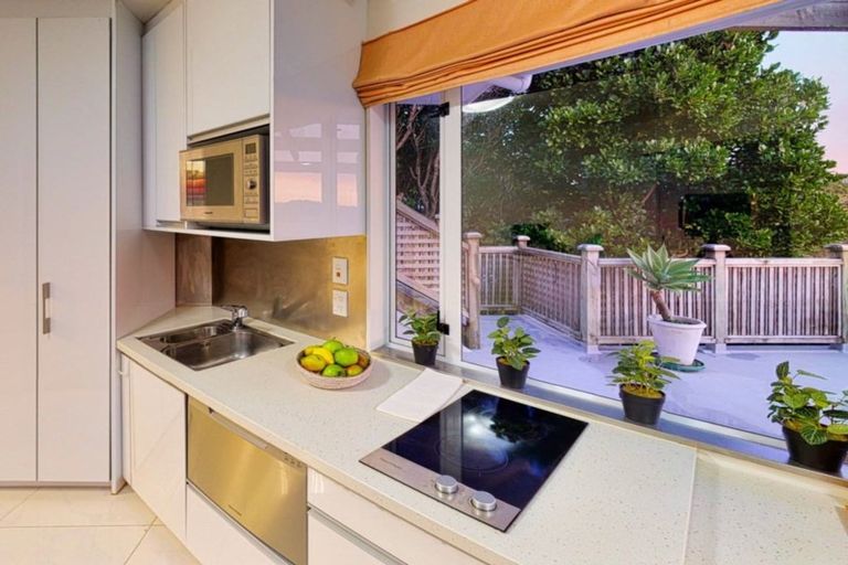 Photo of property in 11 Countess Close, Maupuia, Wellington, 6022