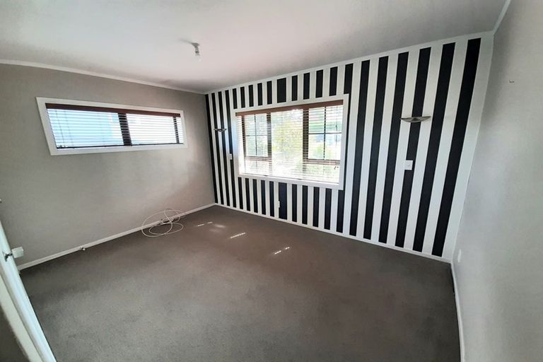 Photo of property in 2a Korotaha Terrace, Rothesay Bay, Auckland, 0630