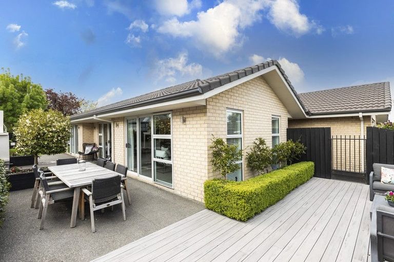 Photo of property in 28 Holiday Drive, Mairehau, Christchurch, 8052