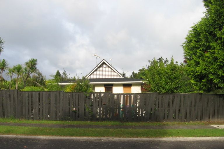 Photo of property in 38 Mappin Place, Chatswood, Auckland, 0626