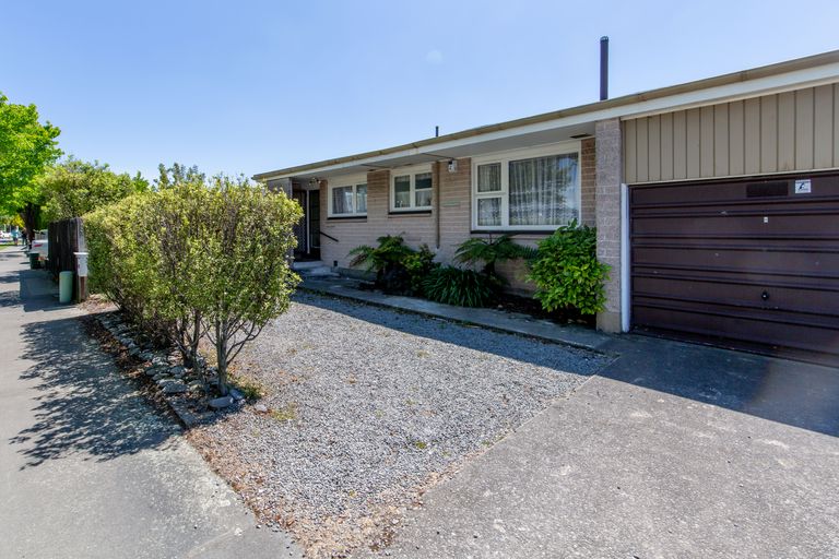 Photo of property in 63 Lochee Road, Upper Riccarton, Christchurch, 8041