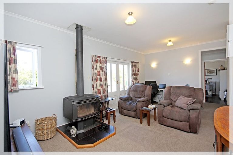 Photo of property in 9 Nuku Street, Tangimoana, 4822