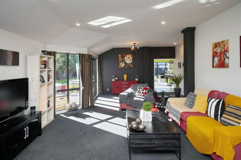 Photo of property in 2 The Stables, Woodend, 7610