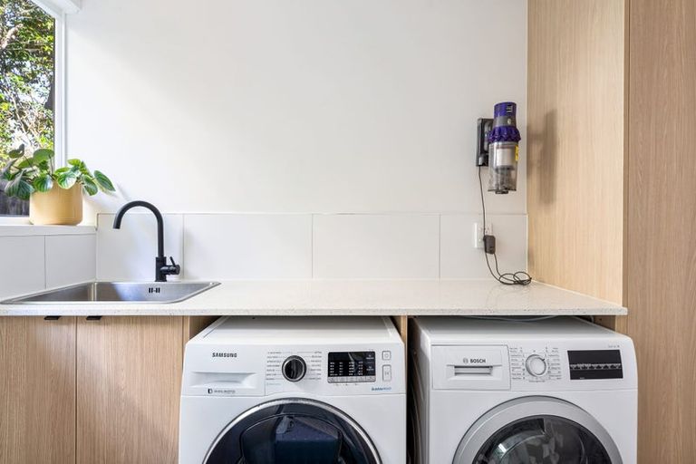 Photo of property in 26b Wade River Road, Stanmore Bay, Whangaparaoa, 0932