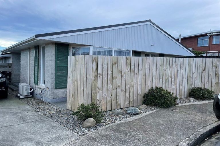 Photo of property in 34 Duchess Place, Maupuia, Wellington, 6022