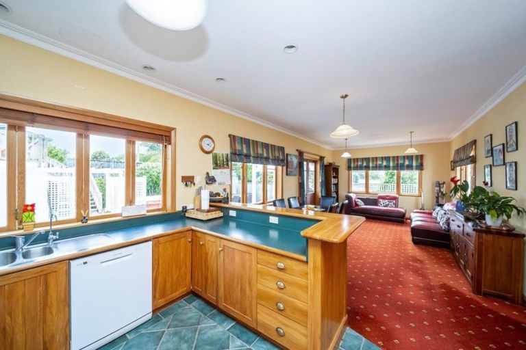 Photo of property in 72 Govett Avenue, Frankleigh Park, New Plymouth, 4310