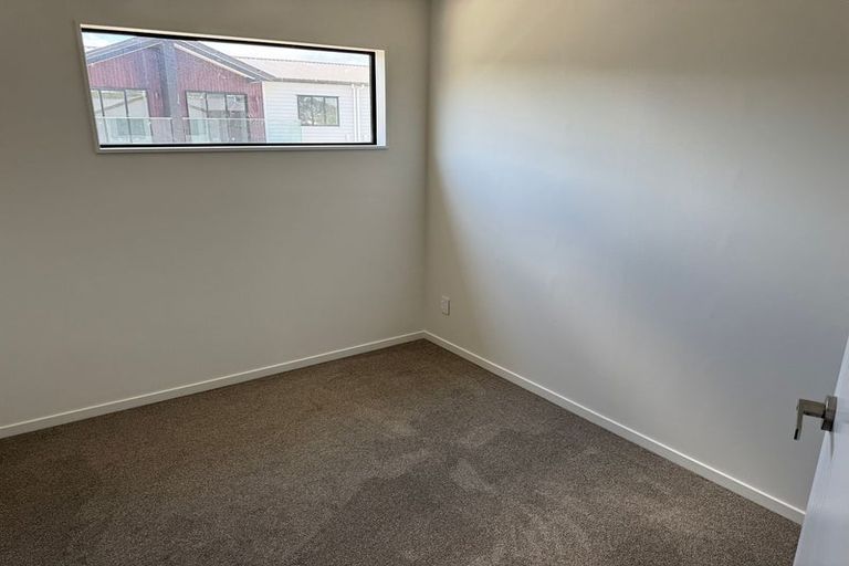 Photo of property in 14 Medallion Drive, Oteha, Auckland, 0632