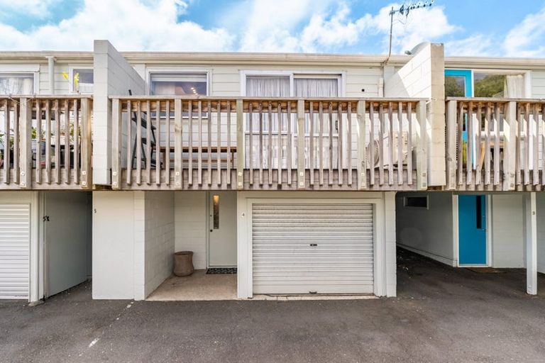 Photo of property in 4/23 Collins Avenue, Tawa, Wellington, 5028