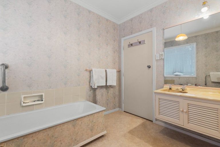 Photo of property in 22 Lucknow Road, Havelock North, 4130