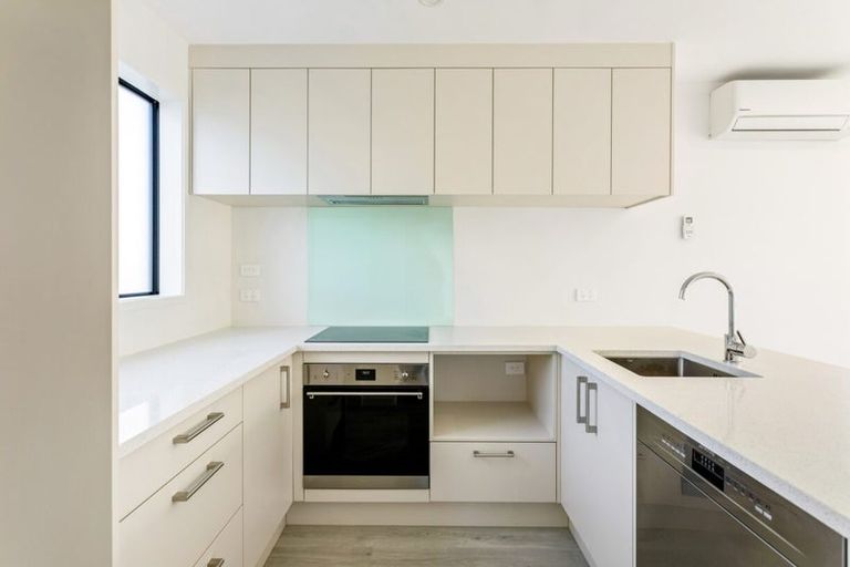 Photo of property in 2/23 View Road, Papakura, 2110