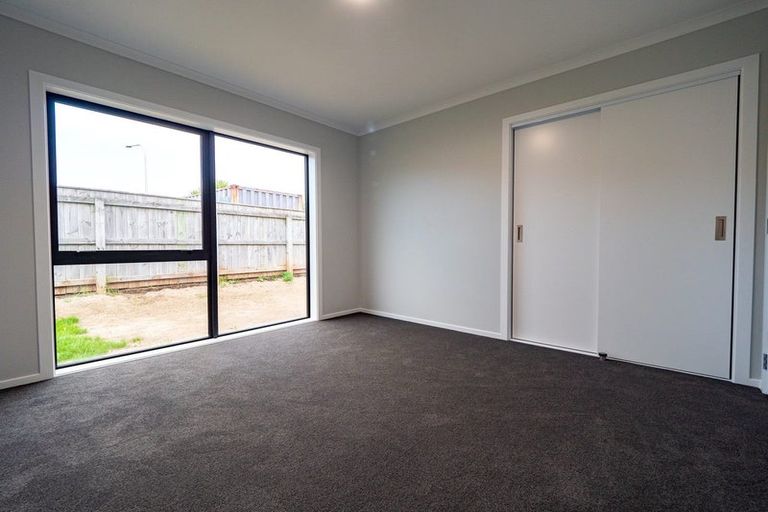 Photo of property in 8 Koru Loop, Paraparaumu, 5032