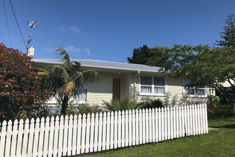 Photo of property in 23 Verbena Road, Birkdale, Auckland, 0626