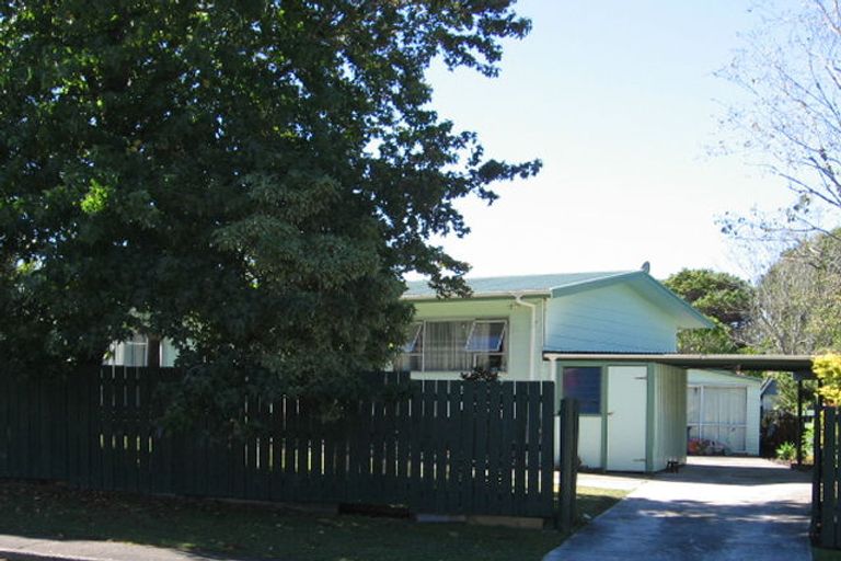 Photo of property in 32 Oreil Avenue, West Harbour, Auckland, 0618