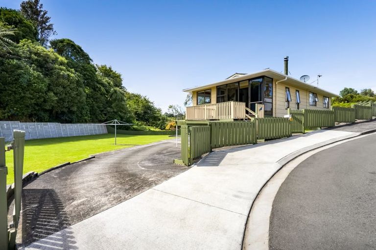 Photo of property in 18 Shaldon Crescent, Blagdon, New Plymouth, 4310