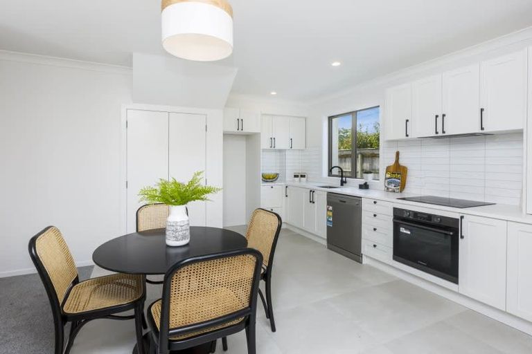 Photo of property in 44d Pine Avenue, Upper Hutt Central, Upper Hutt, 5018