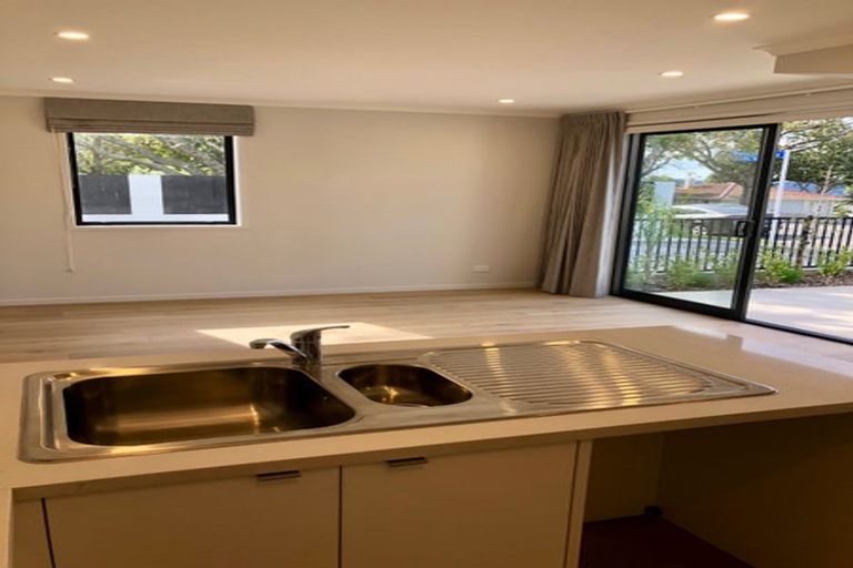 Photo of property in 2 Patariki Way, Beach Haven, Auckland, 0626
