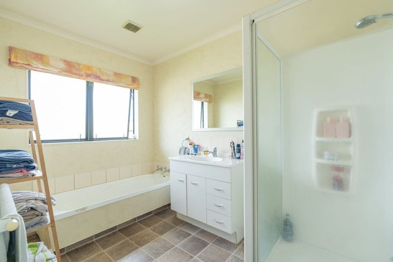 Photo of property in 29 Parnell Heights Drive, Kelvin Grove, Palmerston North, 4414