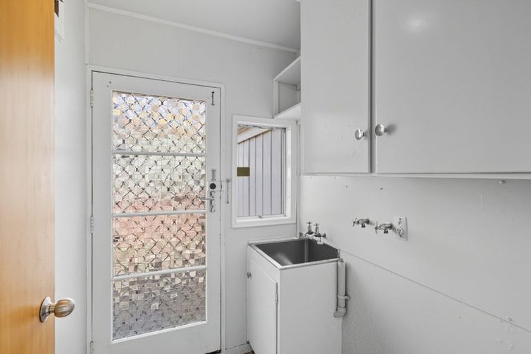 Photo of property in 1/2 Lomax Place, Islington, Christchurch, 8042