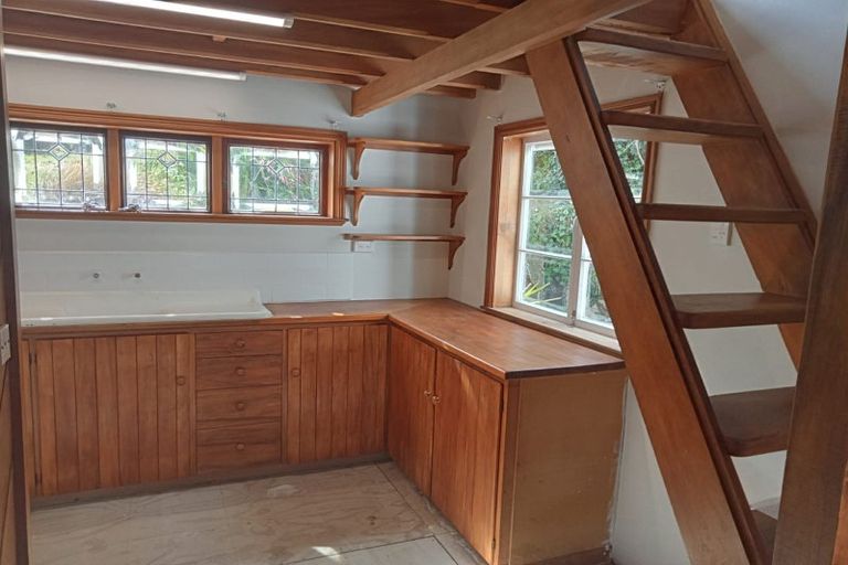 Photo of property in 43 Cornwall Road, Lyttelton, 8082